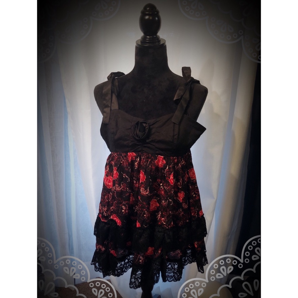 Beauty & Beast Rose babydoll top size medium